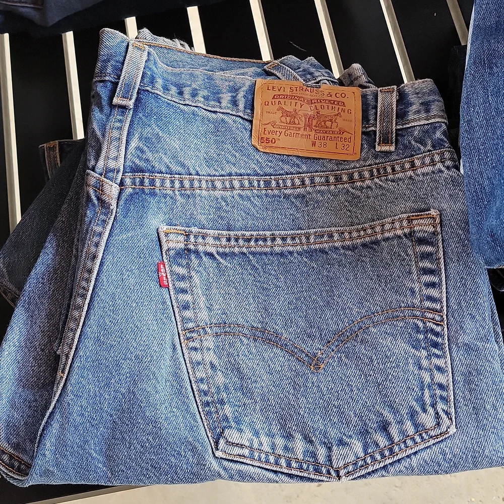 Men's 38x32 550 Levi Jeans - Picture 2 of 5